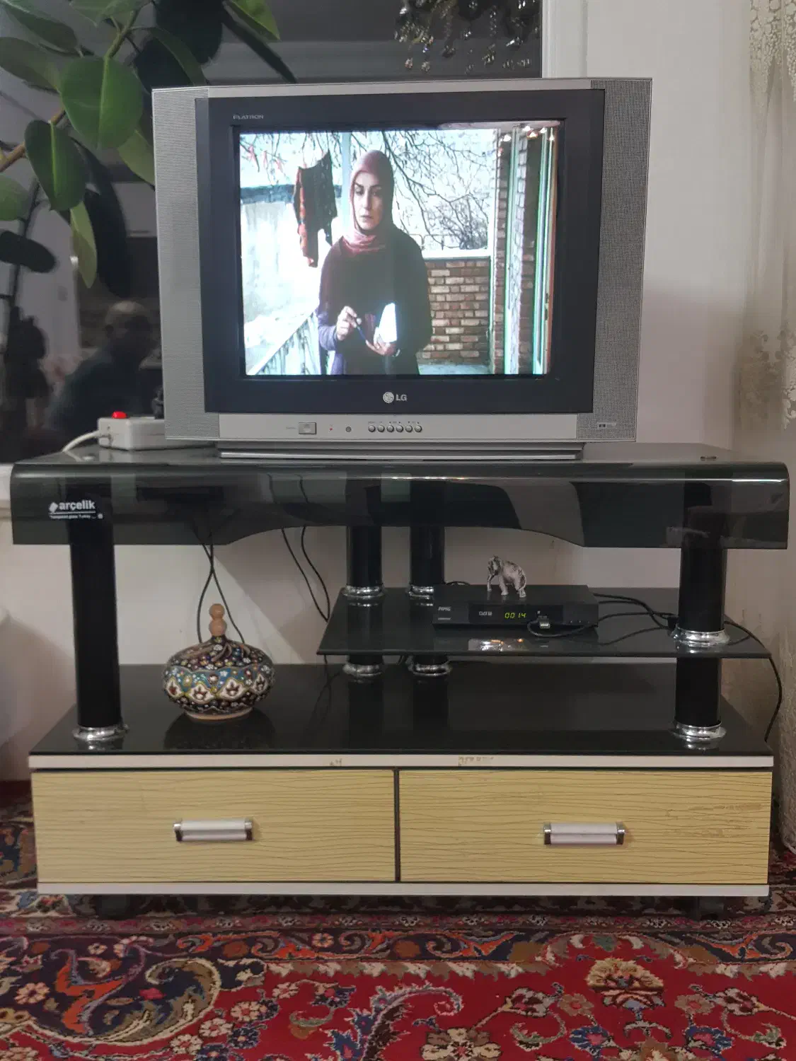 مبل، تلوزیون و میز|فرش|مشهد, ولیعصر (شهرک غرب)|دیوار