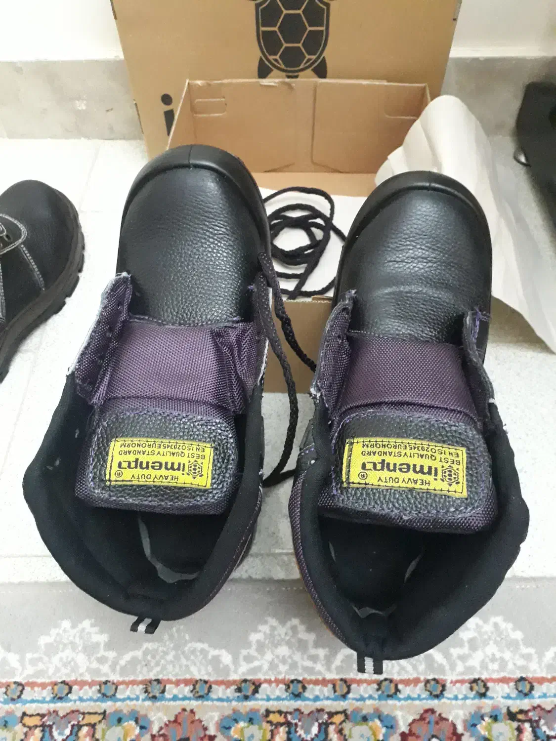 کفش|کیف، کفش، کمربند|پرند, فاز ۴|دیوار