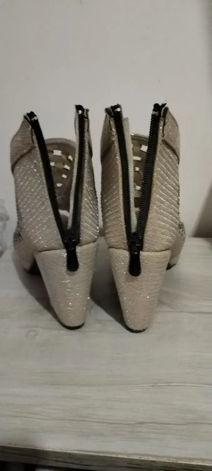 کفش|کیف، کفش، کمربند|سبزوار, شرق کال میانی|دیوار