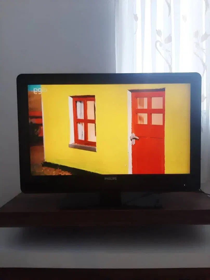 تلویزیون فیلیپس ۳۷ اینچ|تلویزیون و پروژکتور|سیرجان, |دیوار