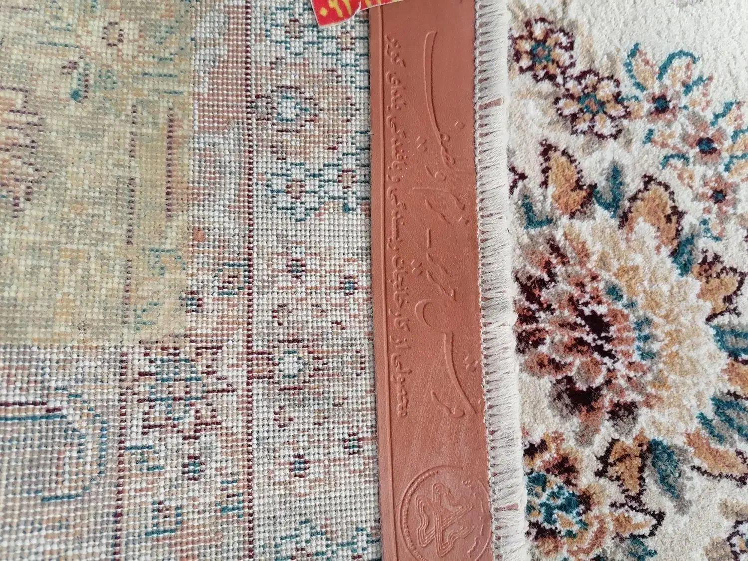 یک عدد فرش 6 متری تک زمینه کرم مفت مفت|فرش|نیشابور, شهرک بهداری|دیوار