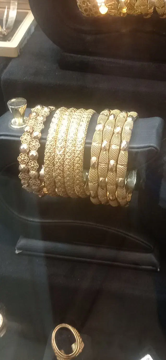 تعدادی النگو در حد نو|جواهرات|شیراز, شاهچراغ|دیوار