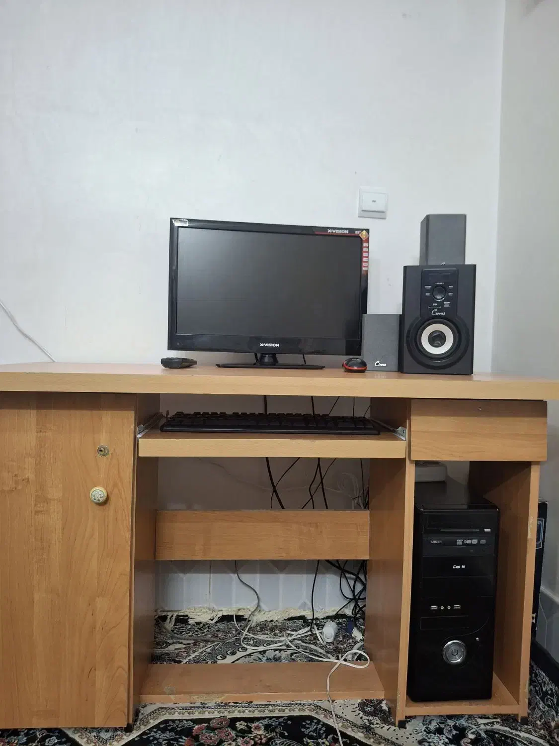 کامپیوتر با لوازم مانیتور،موس،کیبورد،اسپیکر،میز|رایانه رومیزی|بیرجند, |دیوار