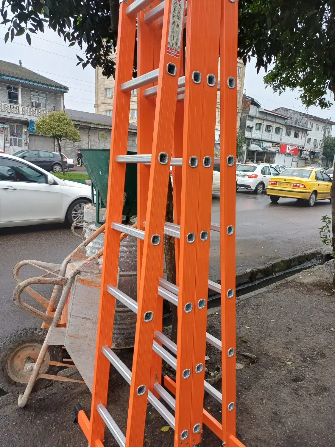 اجاره نردبان هشتی و یک طرفه تا ارتفاع ۸ متر|خدمات پیشه و مهارت|رشت, معلولین|دیوار