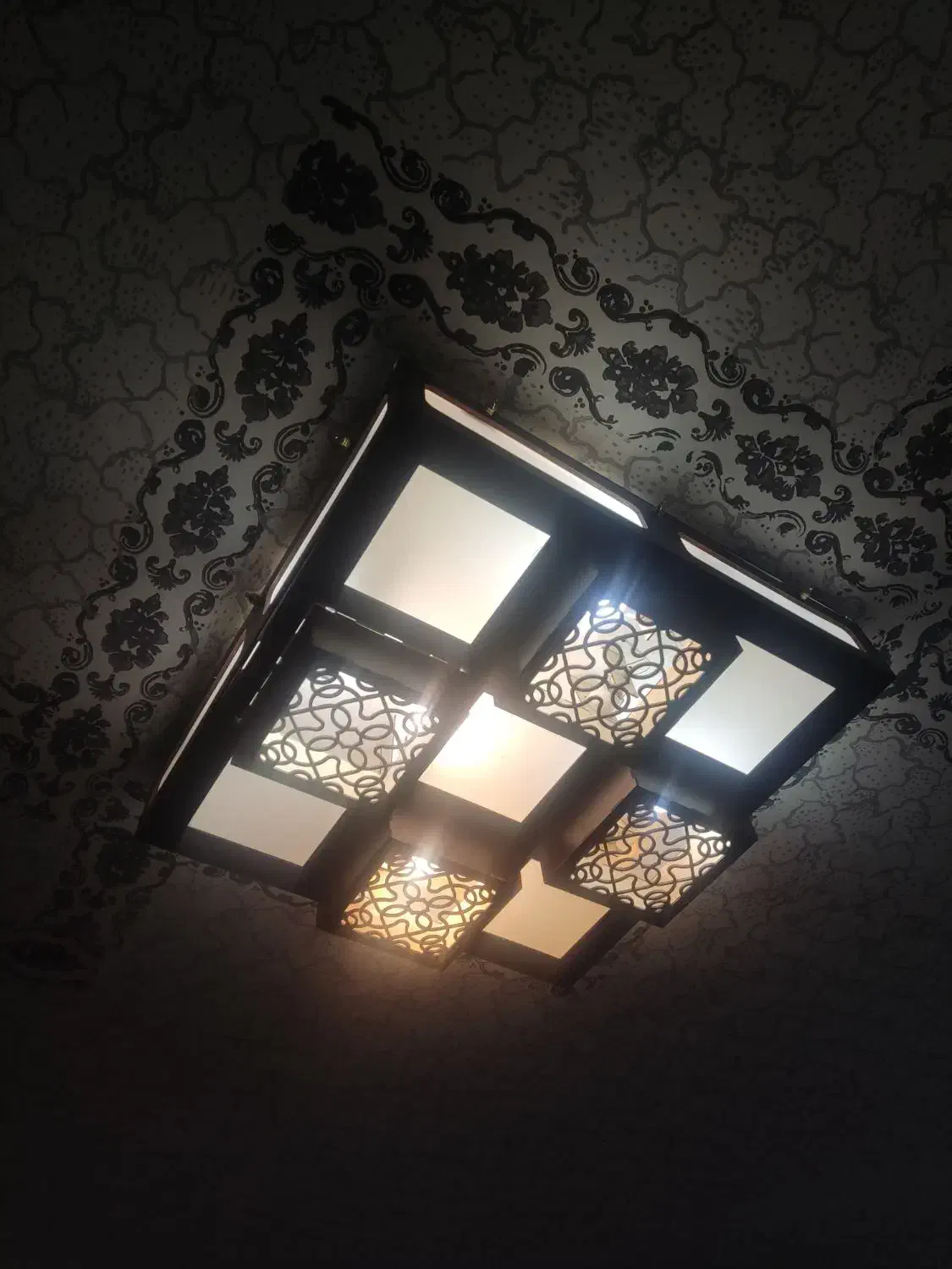 لوستر سقفی|لوستر و چراغ آویز|هشتگرد, فاز ۷ مهستان|دیوار