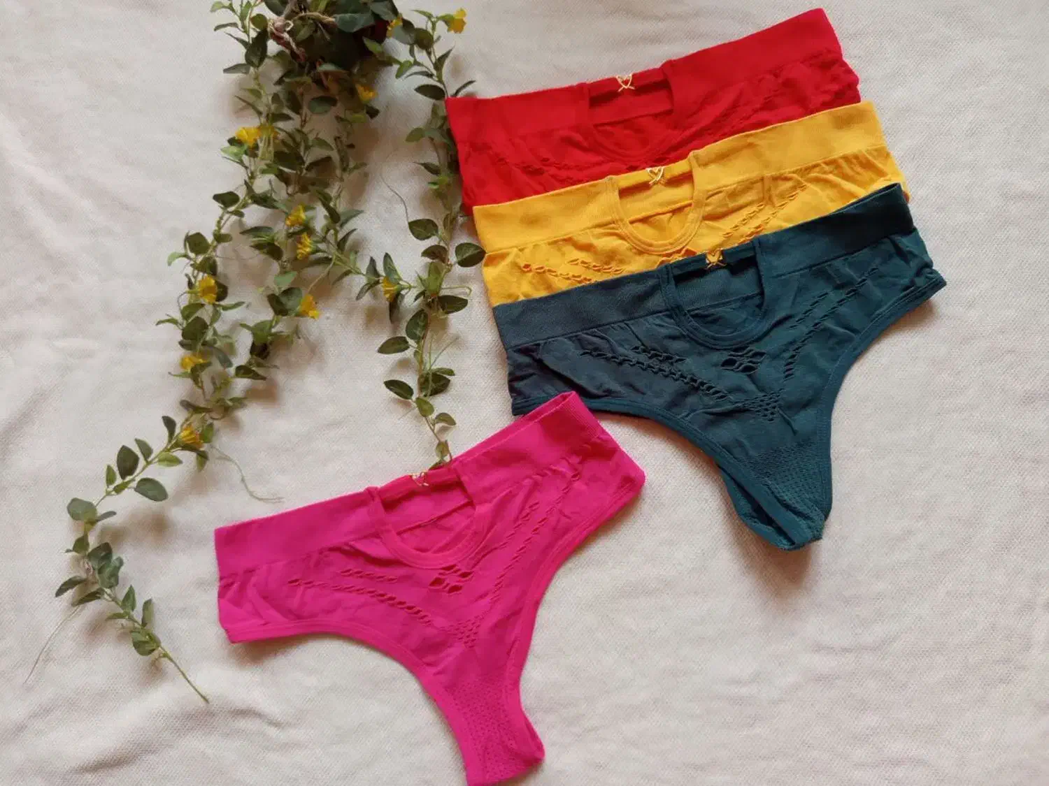 لباس زیر|لباس|قم, فرهنگیان و شهربانی|دیوار