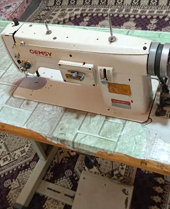 چرخ صنعتی گلدوزی|چرخ خیاطی و ریسندگی|میناب, |دیوار