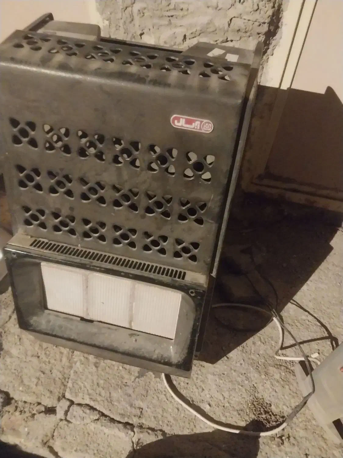 بخاری گازی آبسال سالم وتمیز|بخاری، هیتر، شومینه|نیمروز, |دیوار