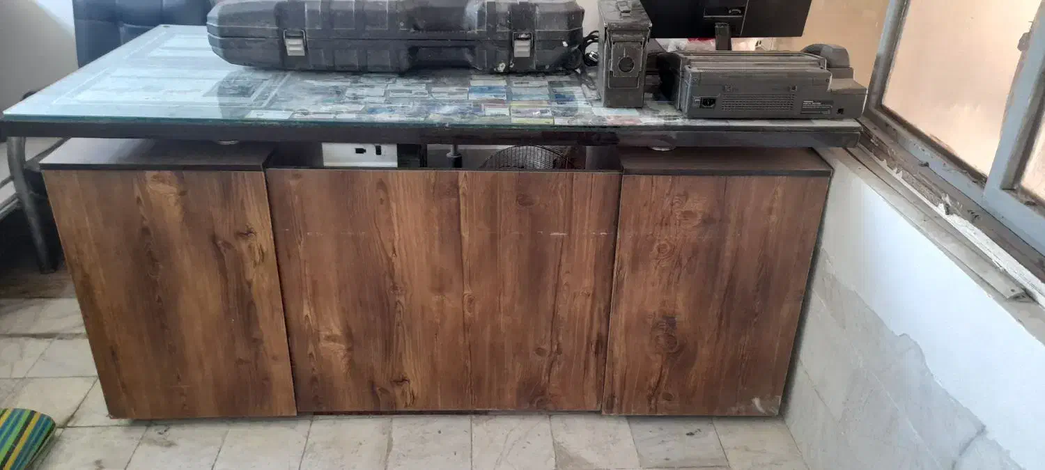 میز بزرگ و صندلی اداری|مبلمان اداری|رباطکریم, رباطکریم|دیوار