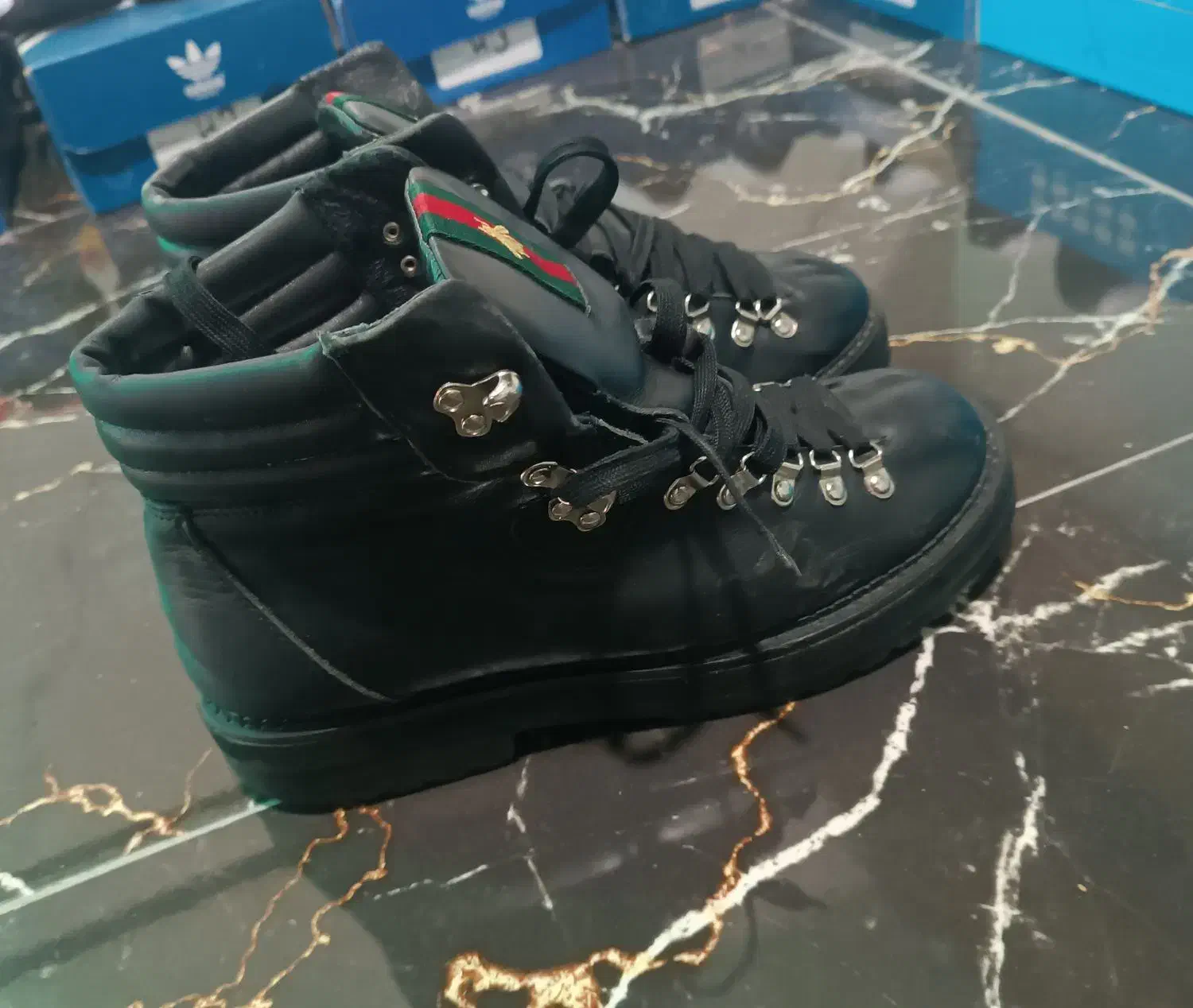 کفش|کیف، کفش، کمربند|مشگین شهر, |دیوار