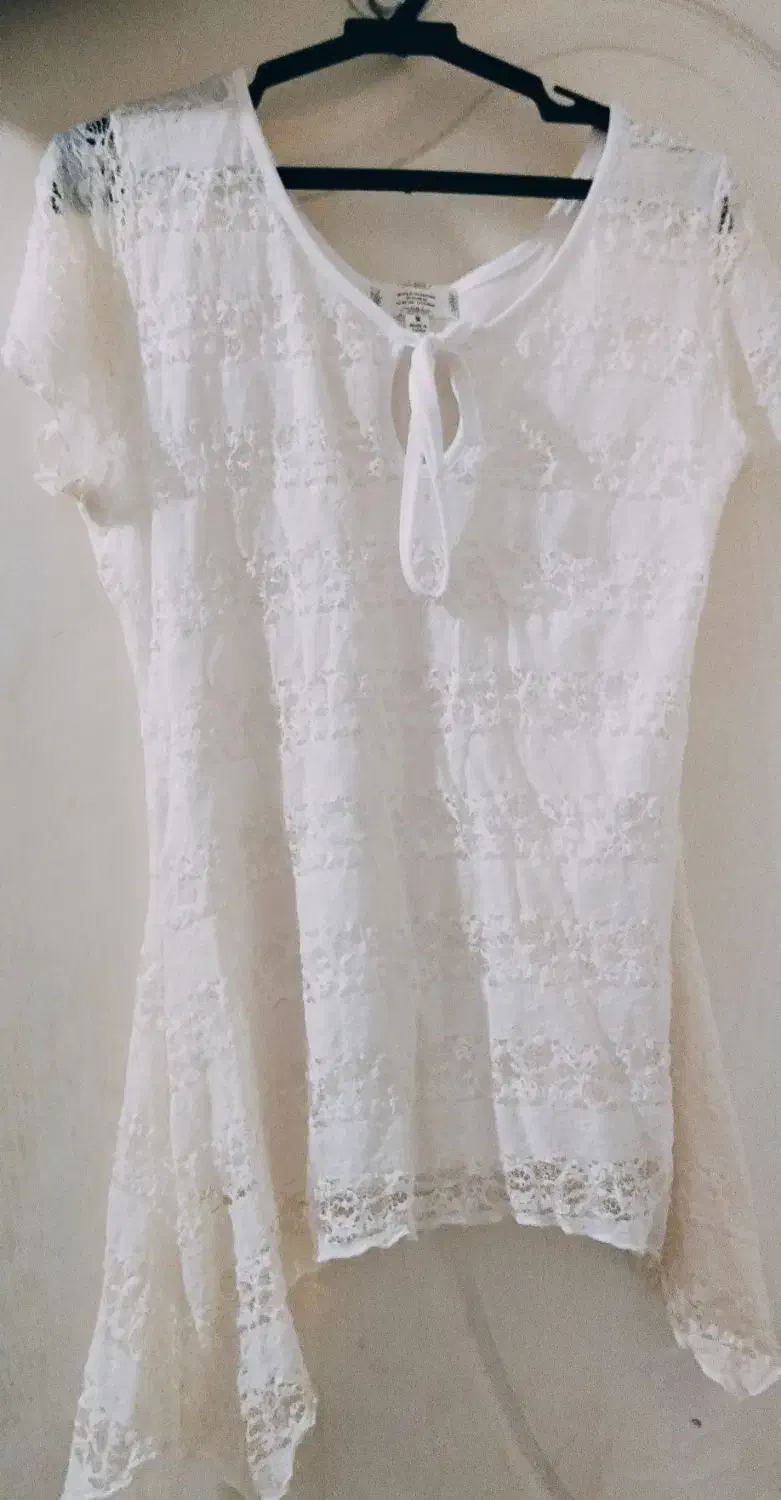 تعدادی لباس در حد نو|لباس|کیش, |دیوار