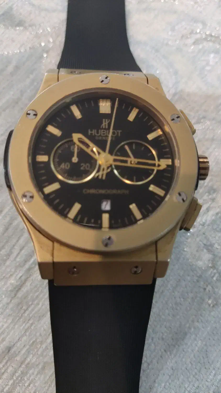 ساعت هابلوت|ساعت|سیاهکل, |دیوار