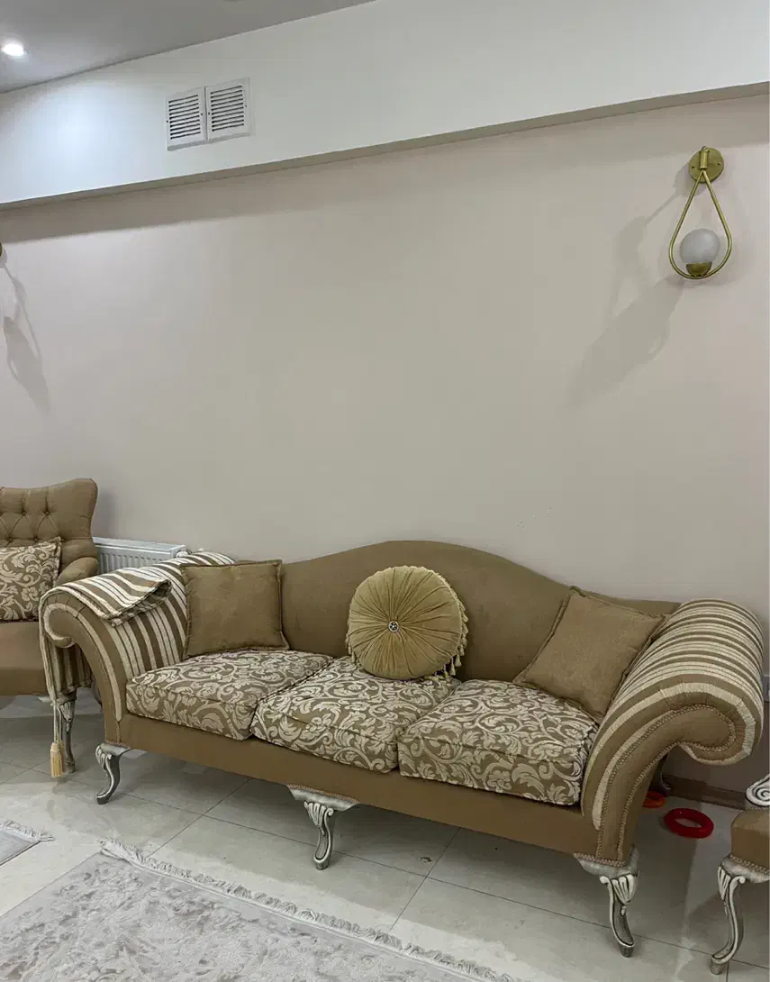 مبل پنج نفره با میز|مبلمان خانگی و میز عسلی|مشهد, شهرک رازی (شهرک غرب)|دیوار