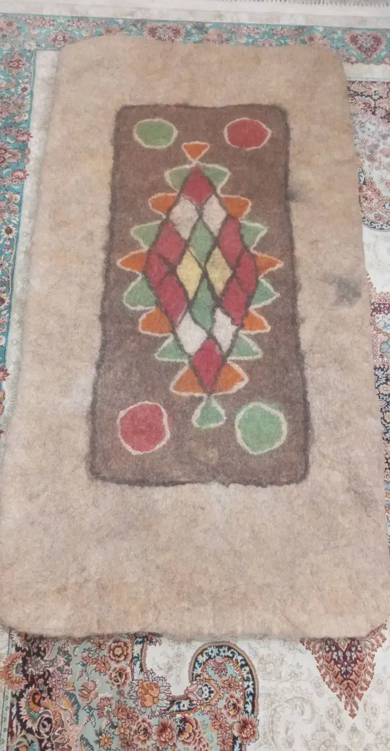 نمد پشمی نو|گلیم، جاجیم، گبه|ورامین, ورامین|دیوار