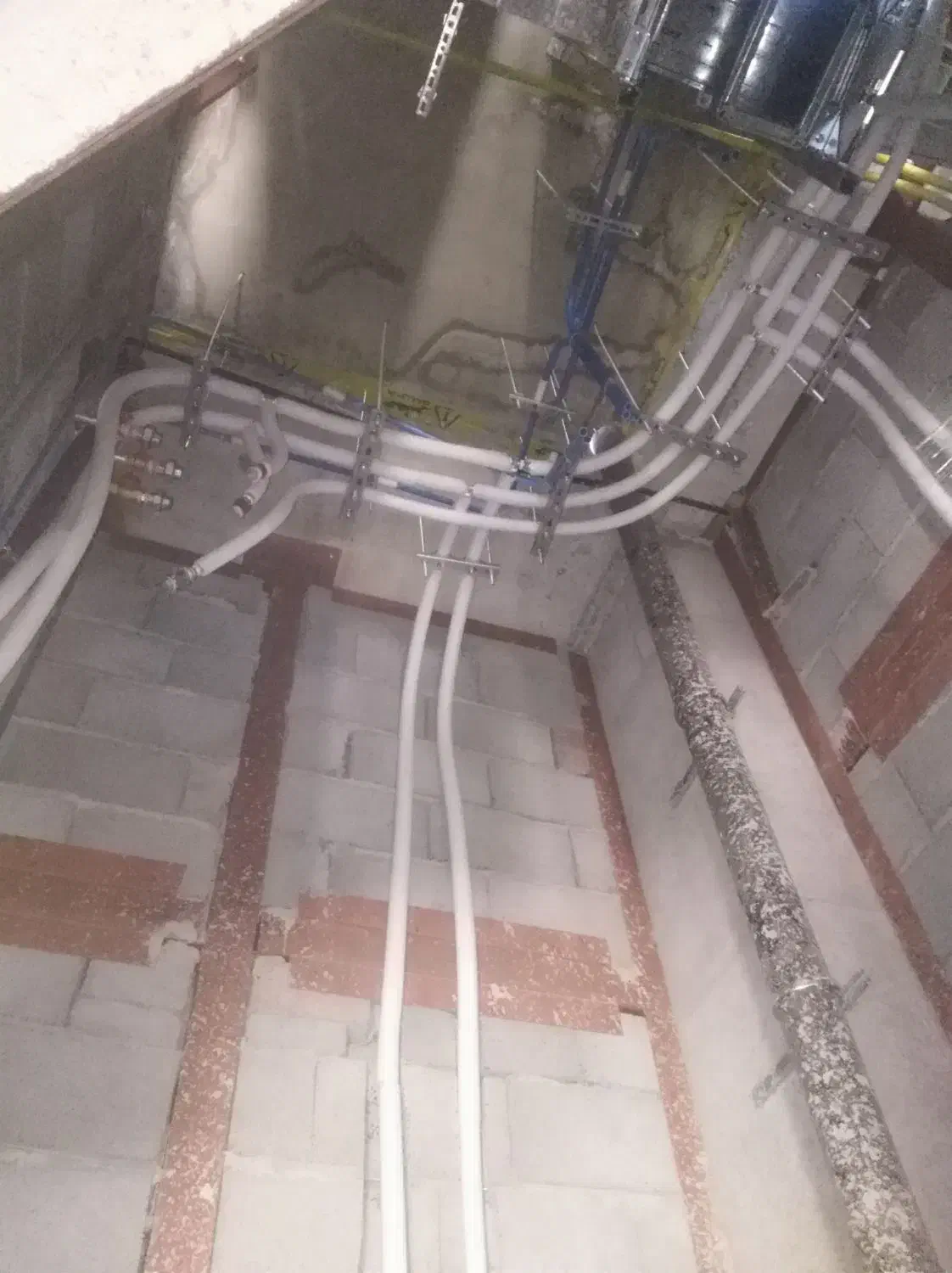 کارگر ساده جهت لوله کشی آب وفاضلاب|استخدام صنعتی، فنی، مهندسی|شیراز, شهرک مهرگان|دیوار