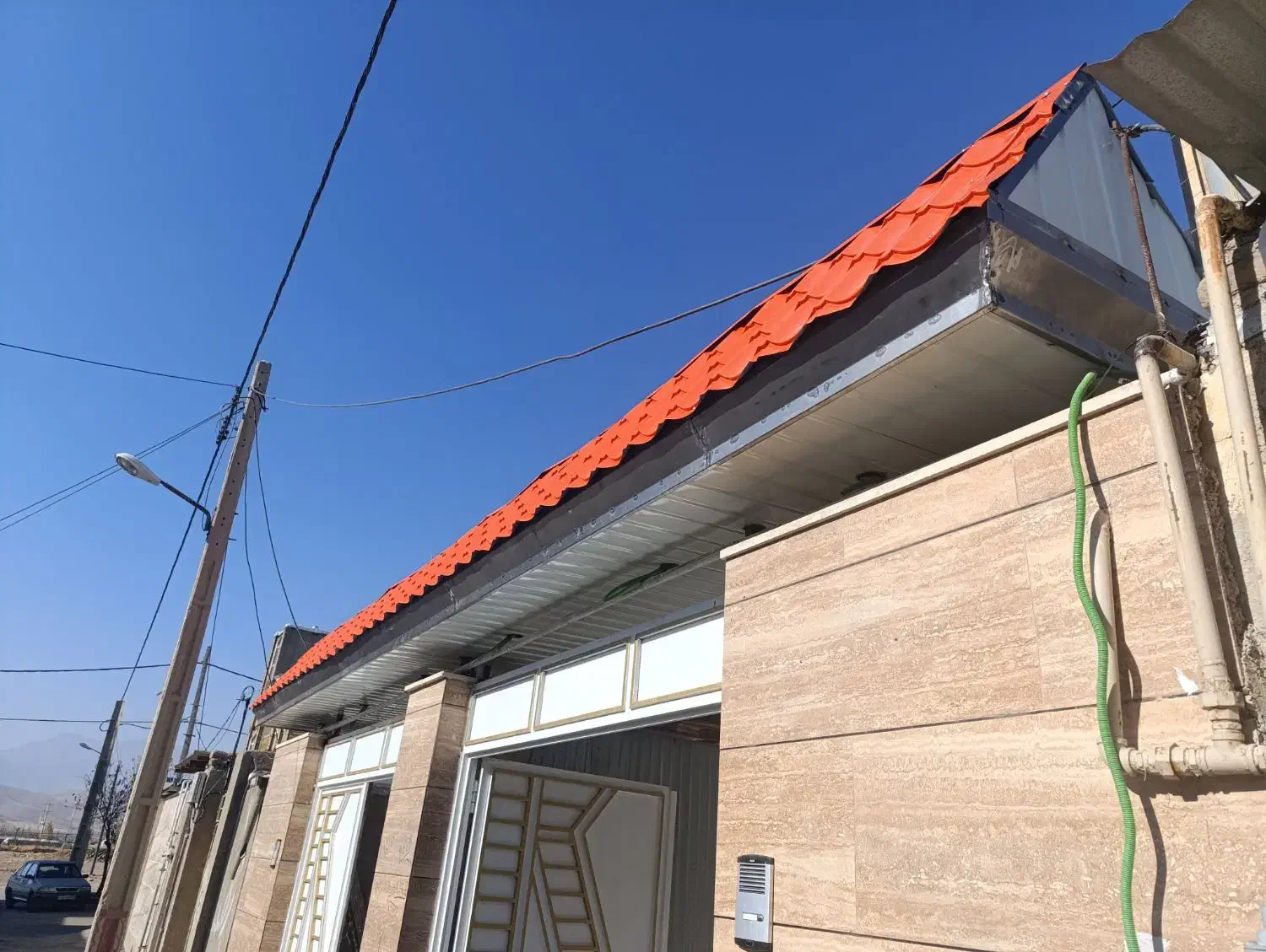 اجراو نصب شیروانی ولیعصر|خدمات پیشه و مهارت|بروجرد, |دیوار