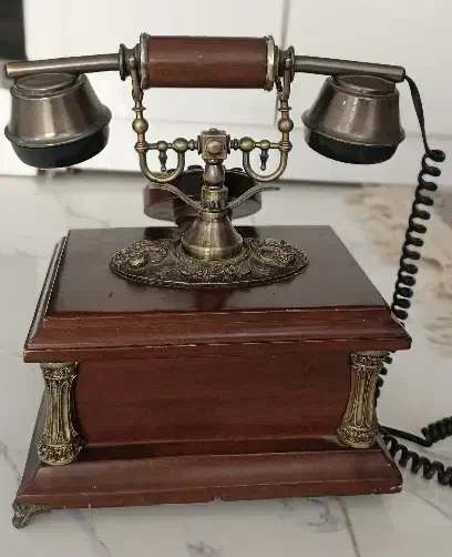 تلفن رو میزی آنتیک عتیقه طرح قدیم چوبی بسیار زیبا|کلکسیون اشیاء عتیقه|مشهد, حجت|دیوار