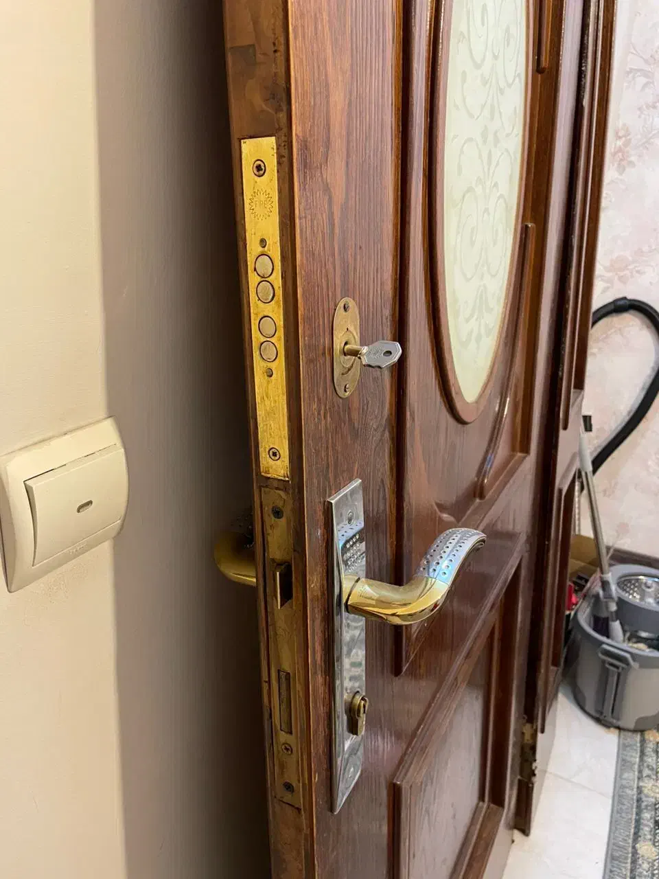 درب ضد سرقت چوب گردو|مصالح و تجهیزات ساختمان|فولادشهر, مسکن مهر فولادشهر|دیوار