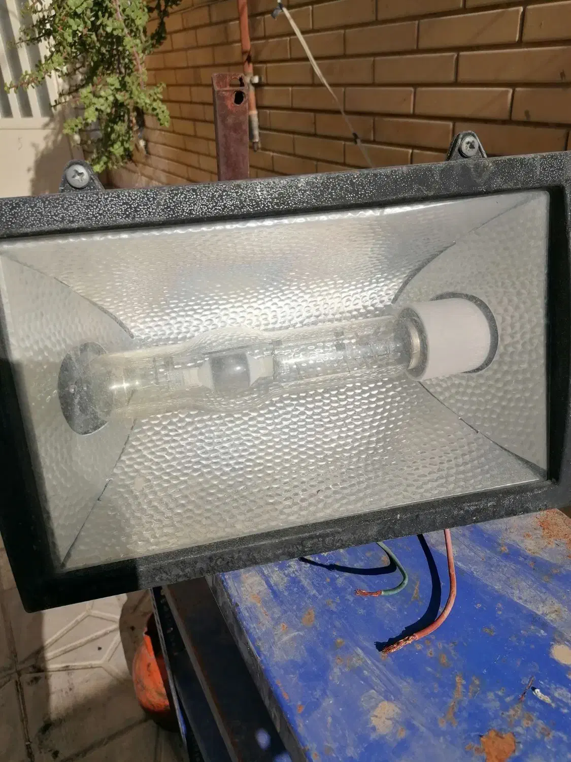 پرژکتور 400 شعاع رنگ فسفری روشن و پر نور|لامپ و چراغ|شیراز, شهرک مهرگان|دیوار