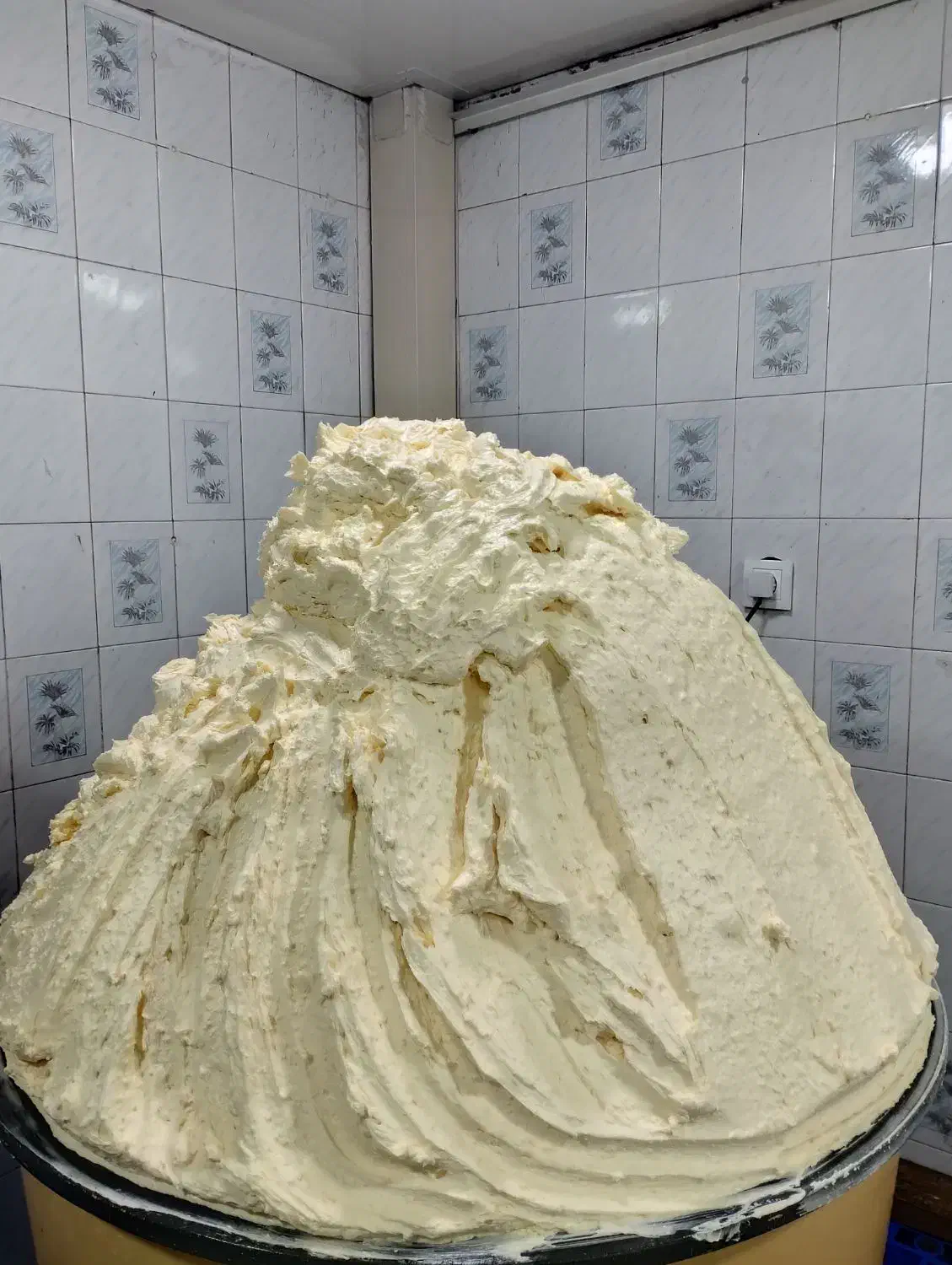 عرضه کننده کره حیوانی|خوردنی و آشامیدنی|شمشک, |دیوار