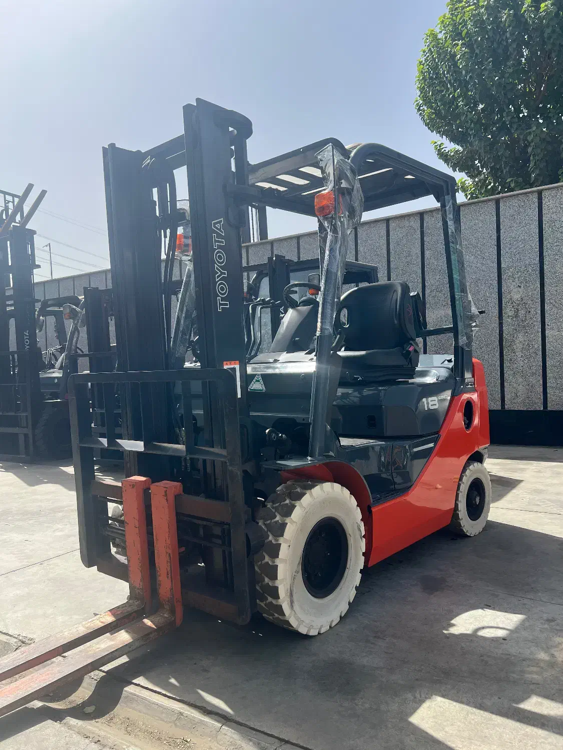 لیفتراک ۱.۸۰۰ تویوتا ۸ اف مدل ۲۰۱۷ دوگانه سوز|خودرو سنگین|تهران, بروجردی|دیوار