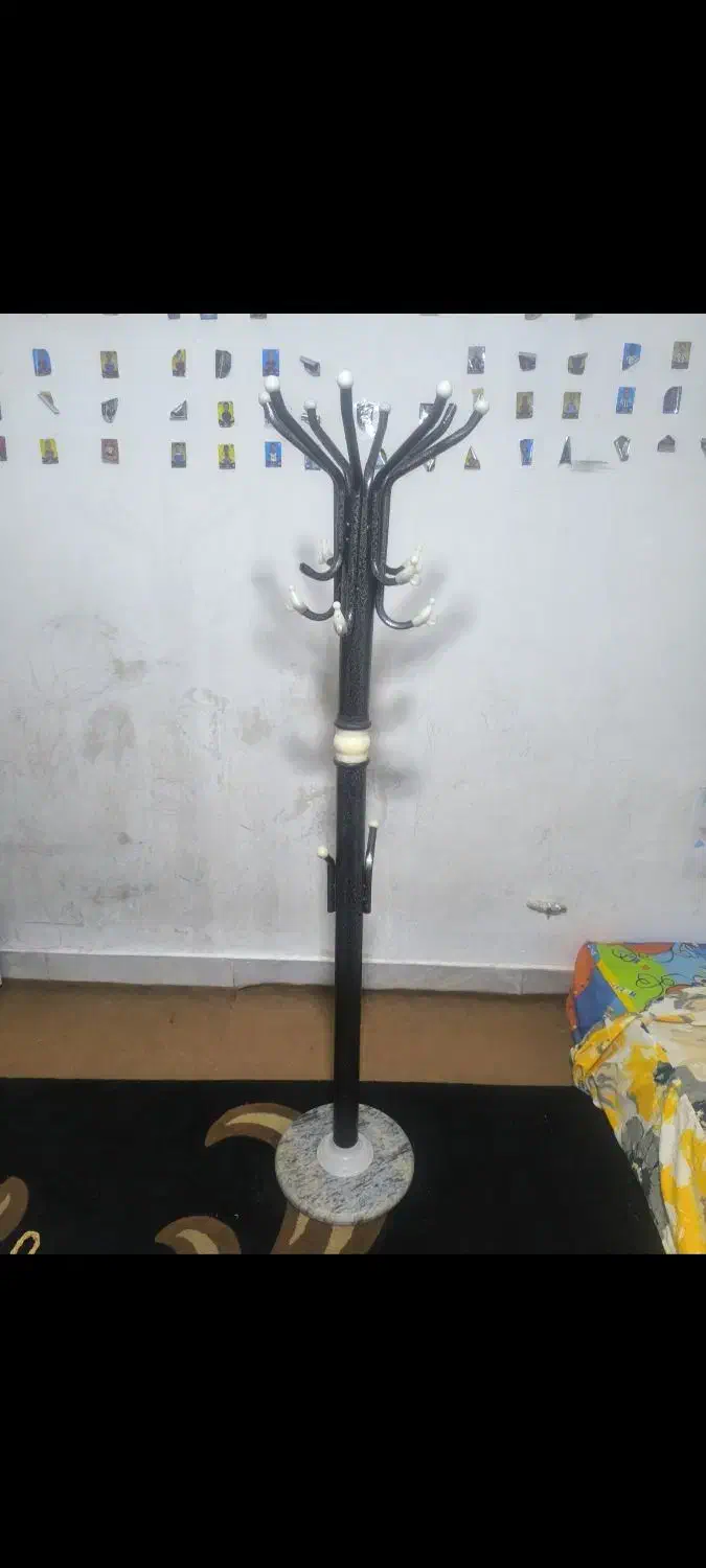 چوب لباسی سر پا|بندرخت و رخت‌آویز|اصفهان, کوی ولی عصر|دیوار