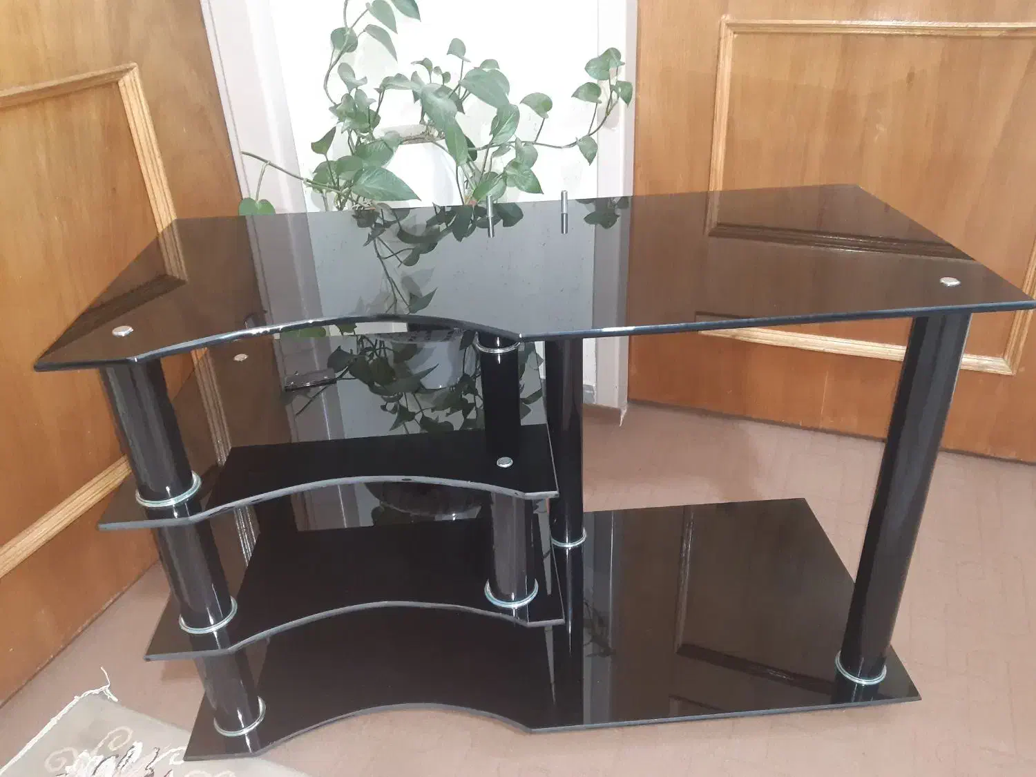 میز تلویزیون شیشه ای|میز تلویزیون|پیر بکران, |دیوار