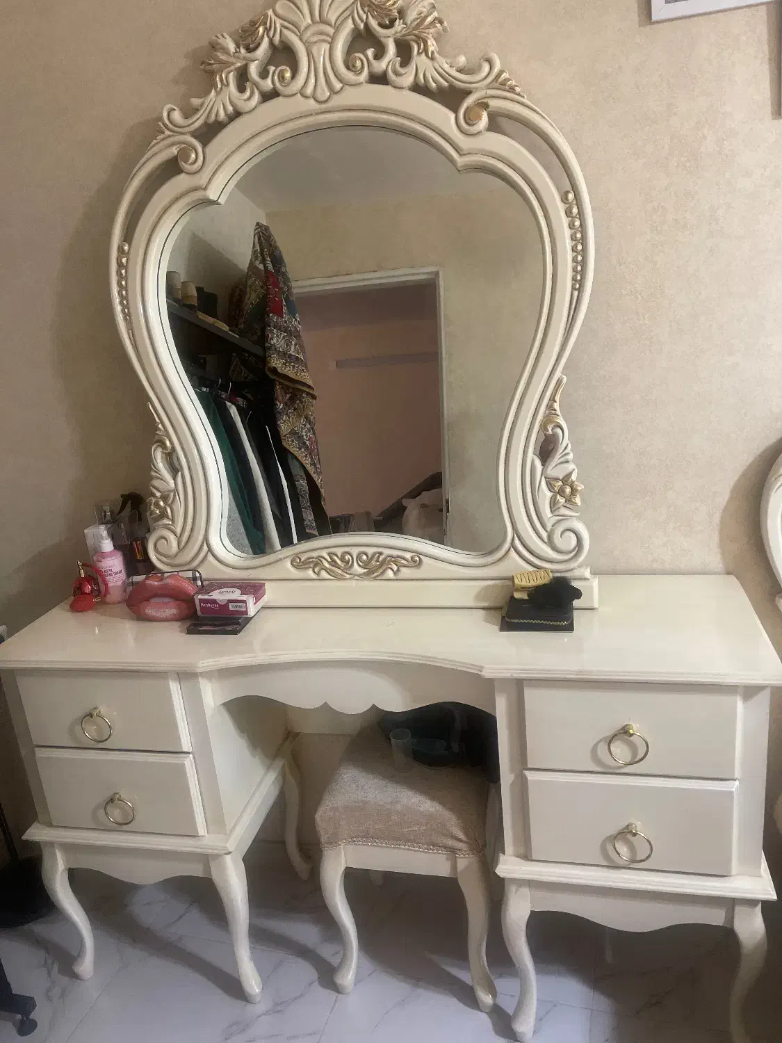 تخت سلطنتی و اینه دلاور|تخت و سرویس خواب|مشهد, نکاح|دیوار