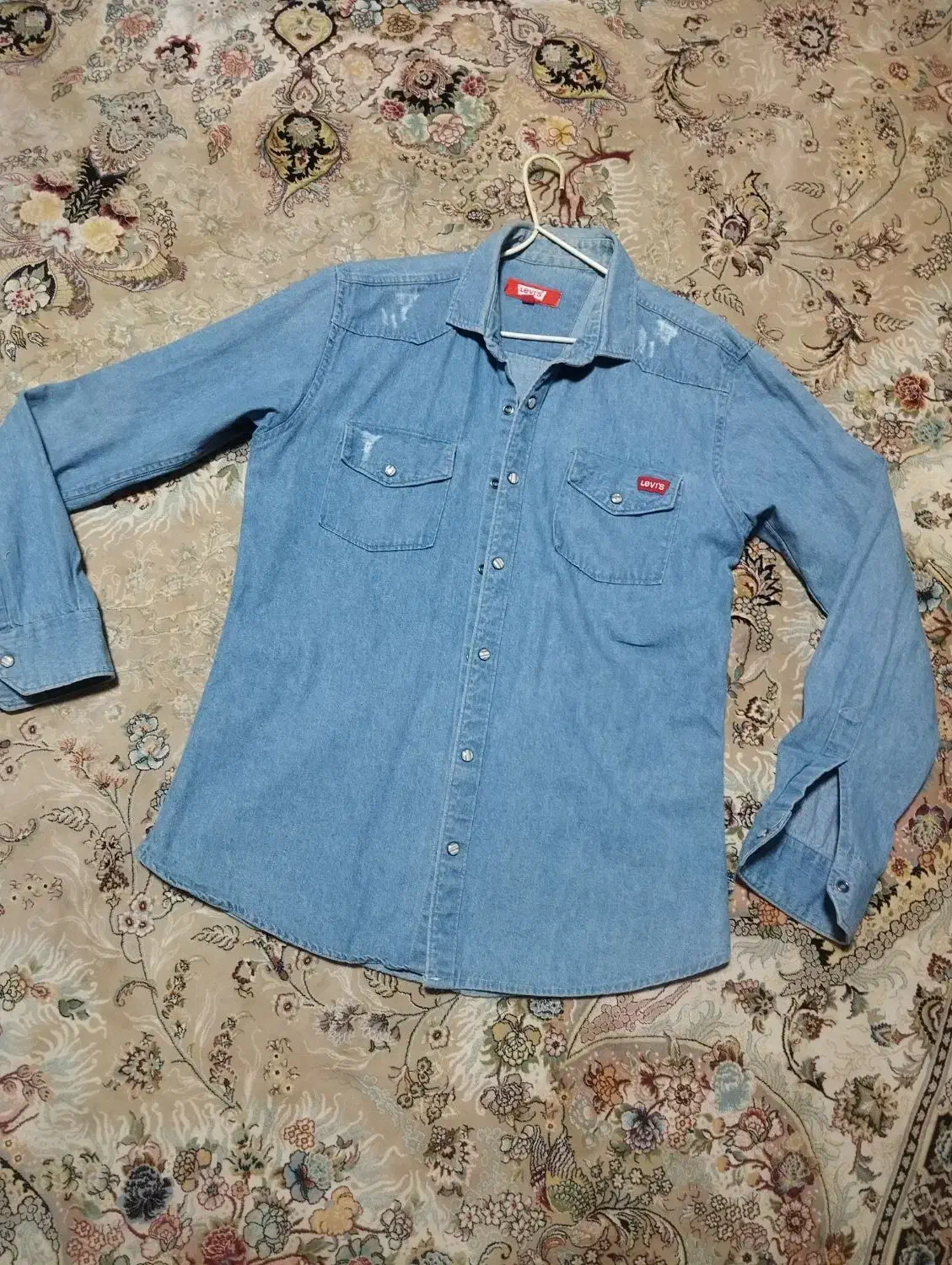 تعدادی لباس|لباس|قرچک, پویینک|دیوار