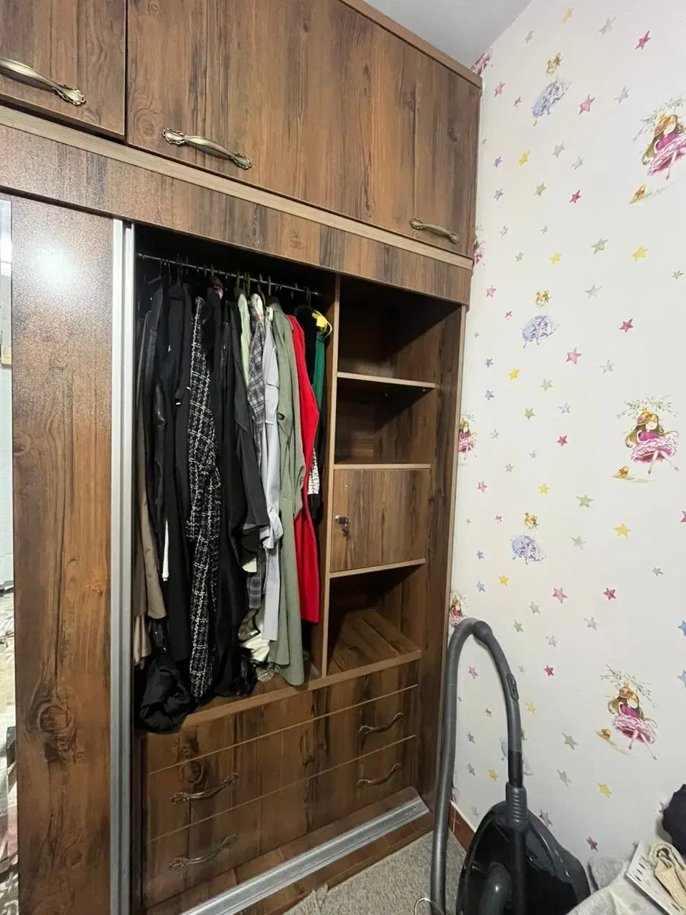 کمد ریلی درحدنو فوق العاده سالم و درجه یک|جاکفشی، کمد، دراور|اندیشه, اندیشه فاز ۱|دیوار