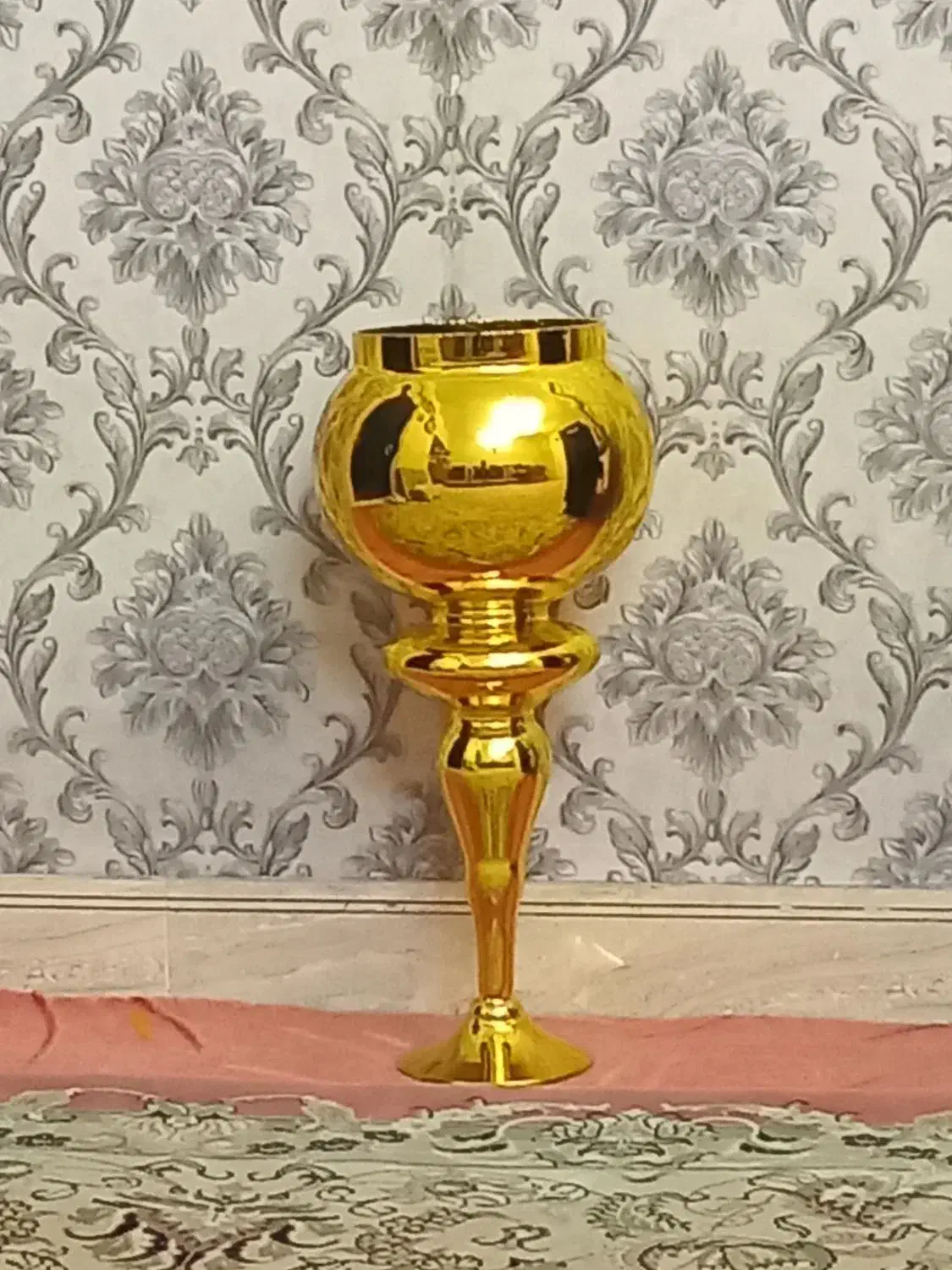 گلدان طلایی نو|گل مصنوعی|نسیم‌شهر, |دیوار