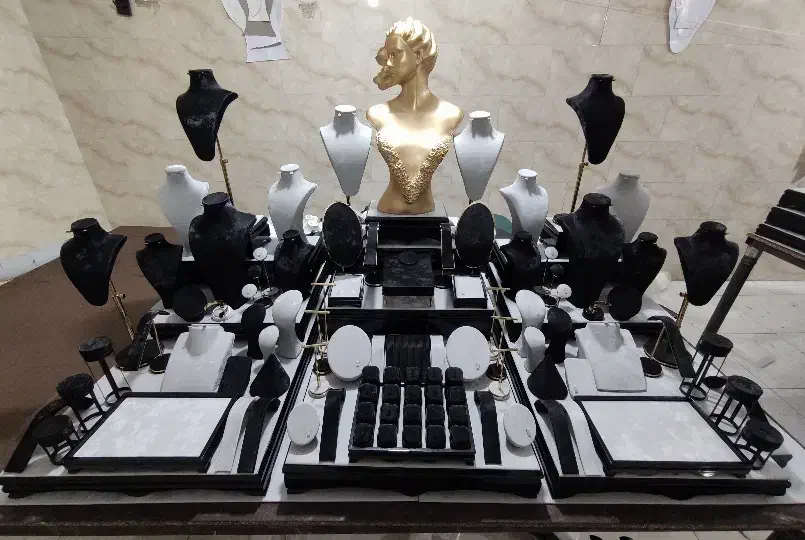 دکور طلافروشی ویترین طلا فروشی،مانکن طلا جعبه طلا|فروشگاه و مغازه|ورامین, ورامین|دیوار