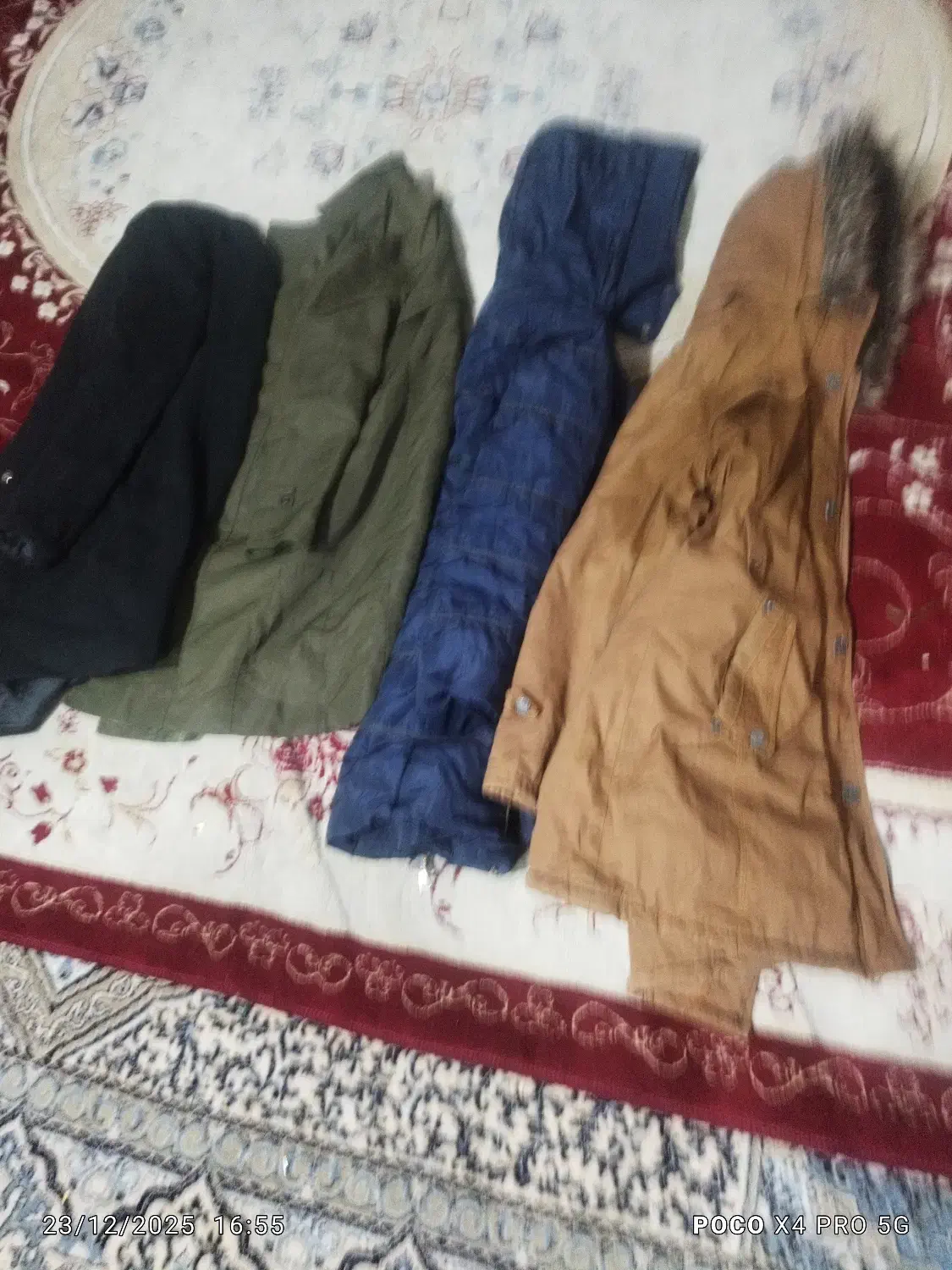 کاپشن|لباس|کارون, |دیوار