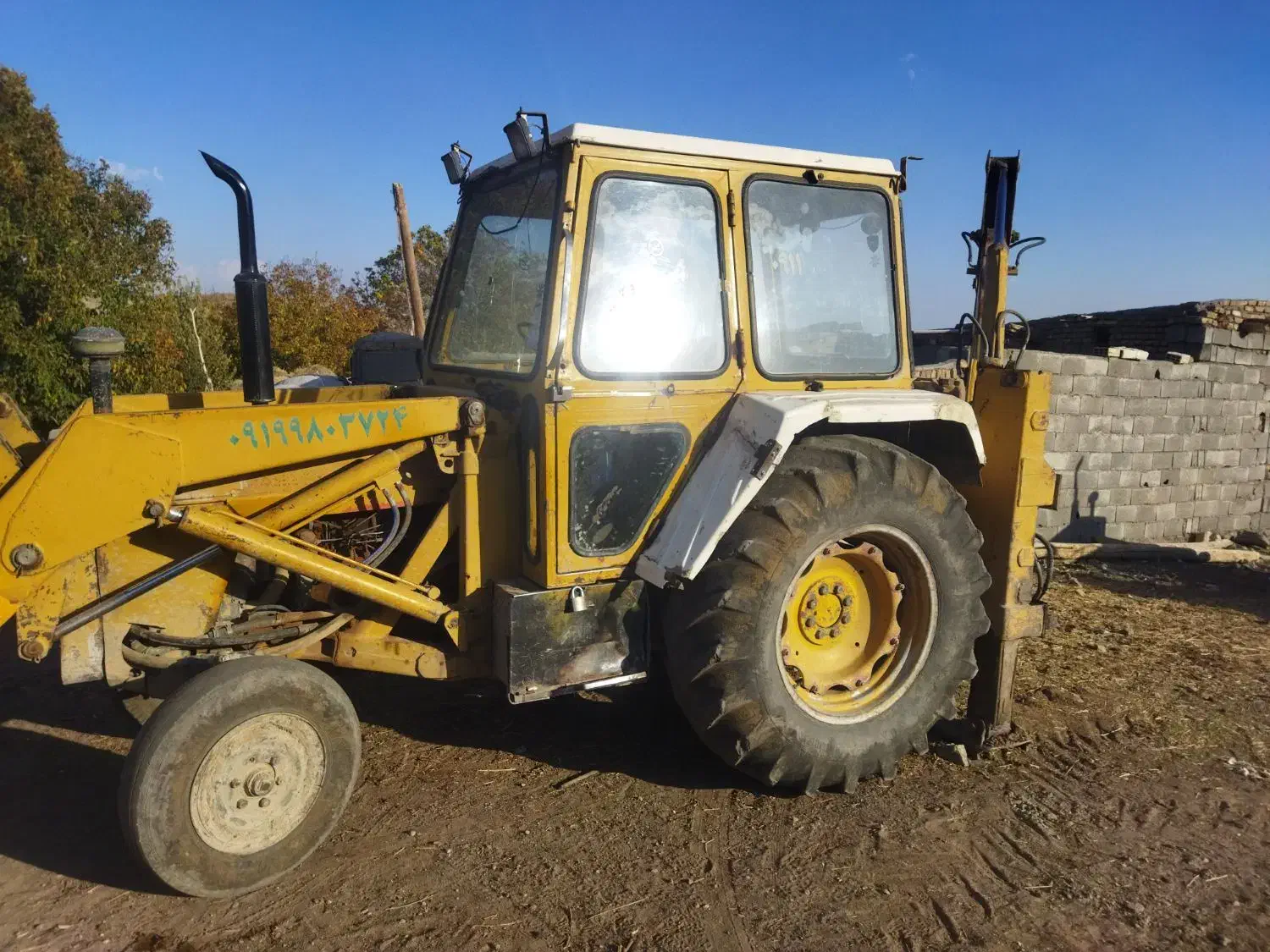 بیل بکهو|خودرو سنگین|میانه, |دیوار