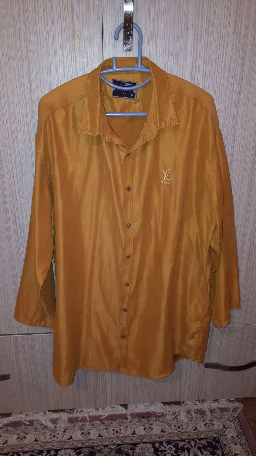 تعدادی لباس در حد نو|لباس|چالوس, |دیوار