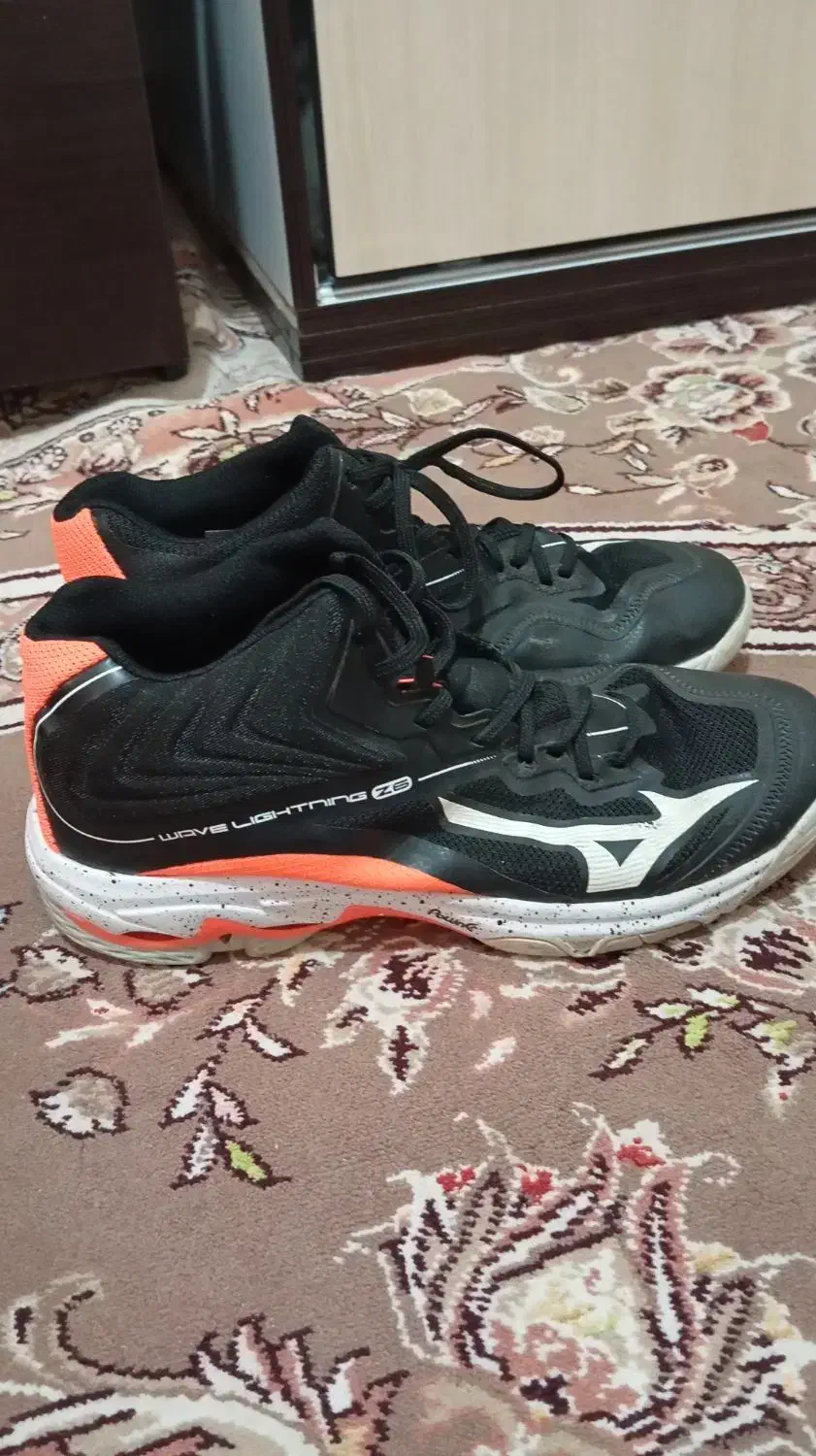 کفش والیبال اورج میزانو z6|کیف، کفش، کمربند|قم, شاه سید علی|دیوار