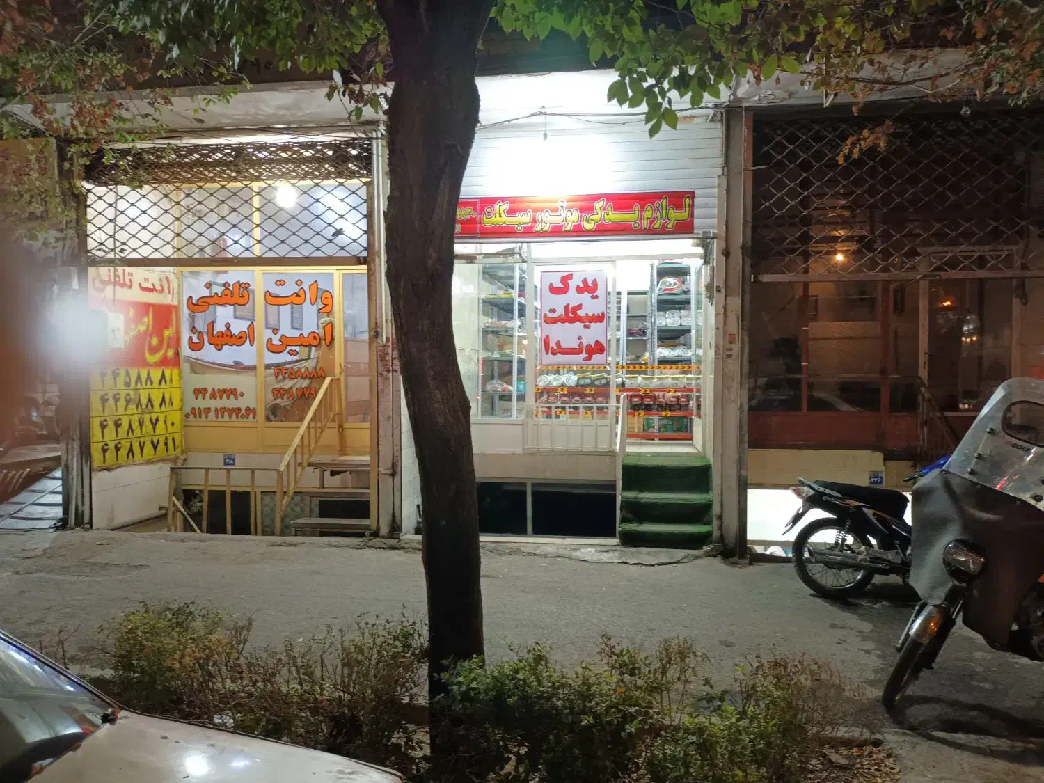 مغازه دو طبقه اوحدی ۴۲متر|اجارهٔ مغازه و غرفه|اصفهان, مصلی|دیوار