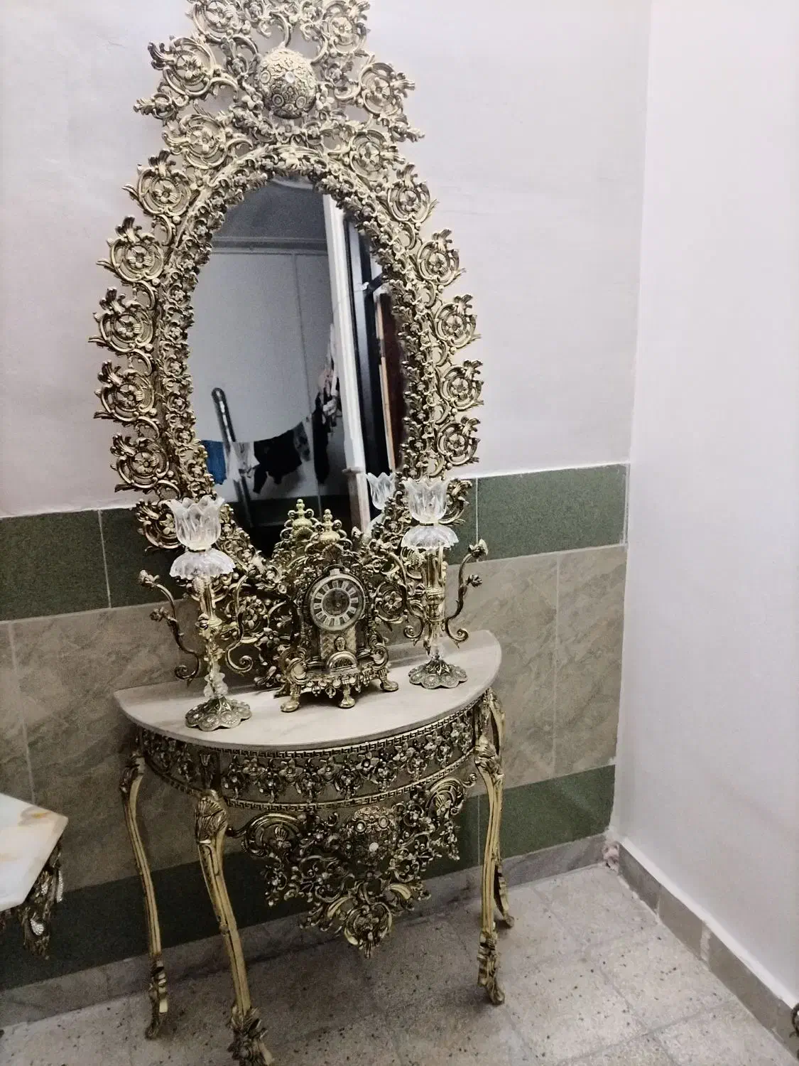 آینه و شمعدان|آینه|قم, قلعه کامکار|دیوار