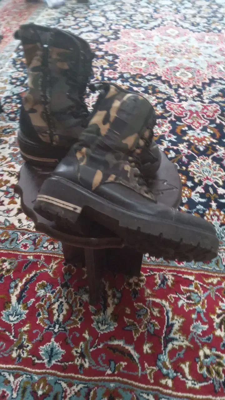 پوتین و کفش کاملن سالم|کیف، کفش، کمربند|آستانه اشرفیه, |دیوار