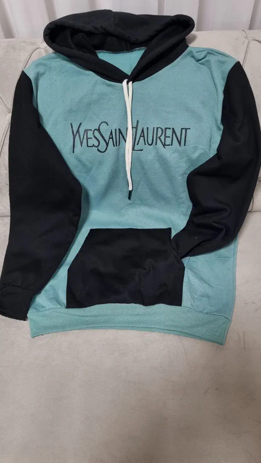 هودی کلاهدار و بافت|لباس|لنگرود, |دیوار