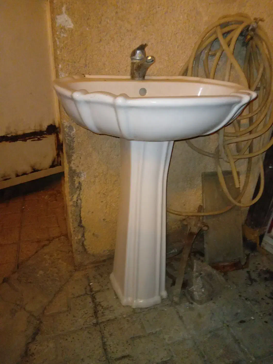 روشویی سرامیکی با شیر اهرمی|لوازم سرویس بهداشتی|مشهد, خواجه ربیع|دیوار