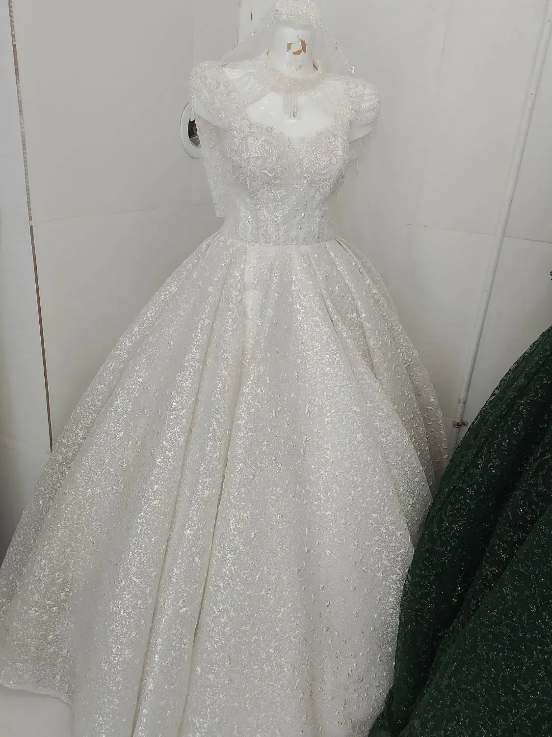 اجاره لباس عروس|لباس|آیسک, |دیوار