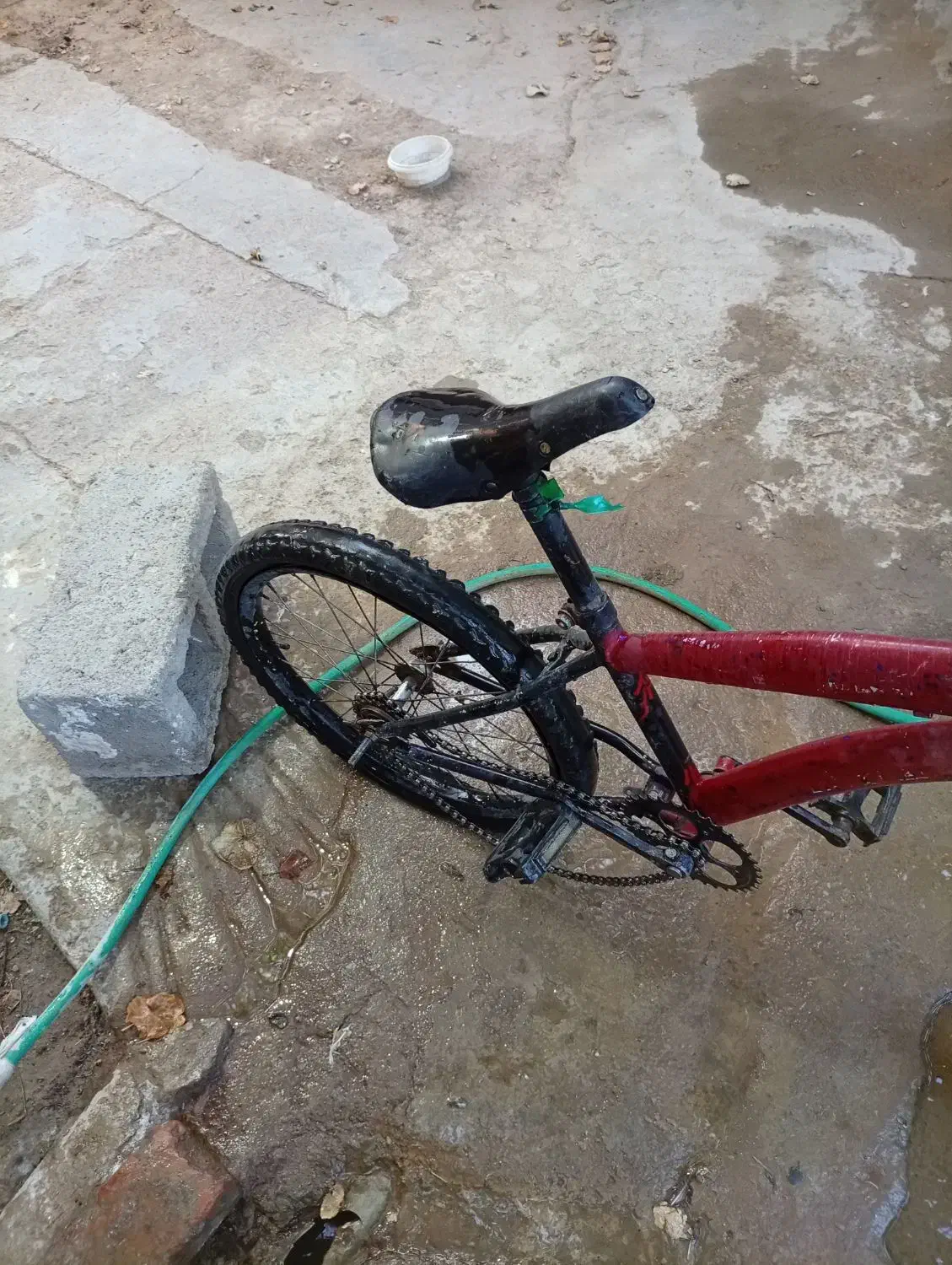 دوچرخه|دوچرخه، اسکیت، اسکوتر|خاش, |دیوار