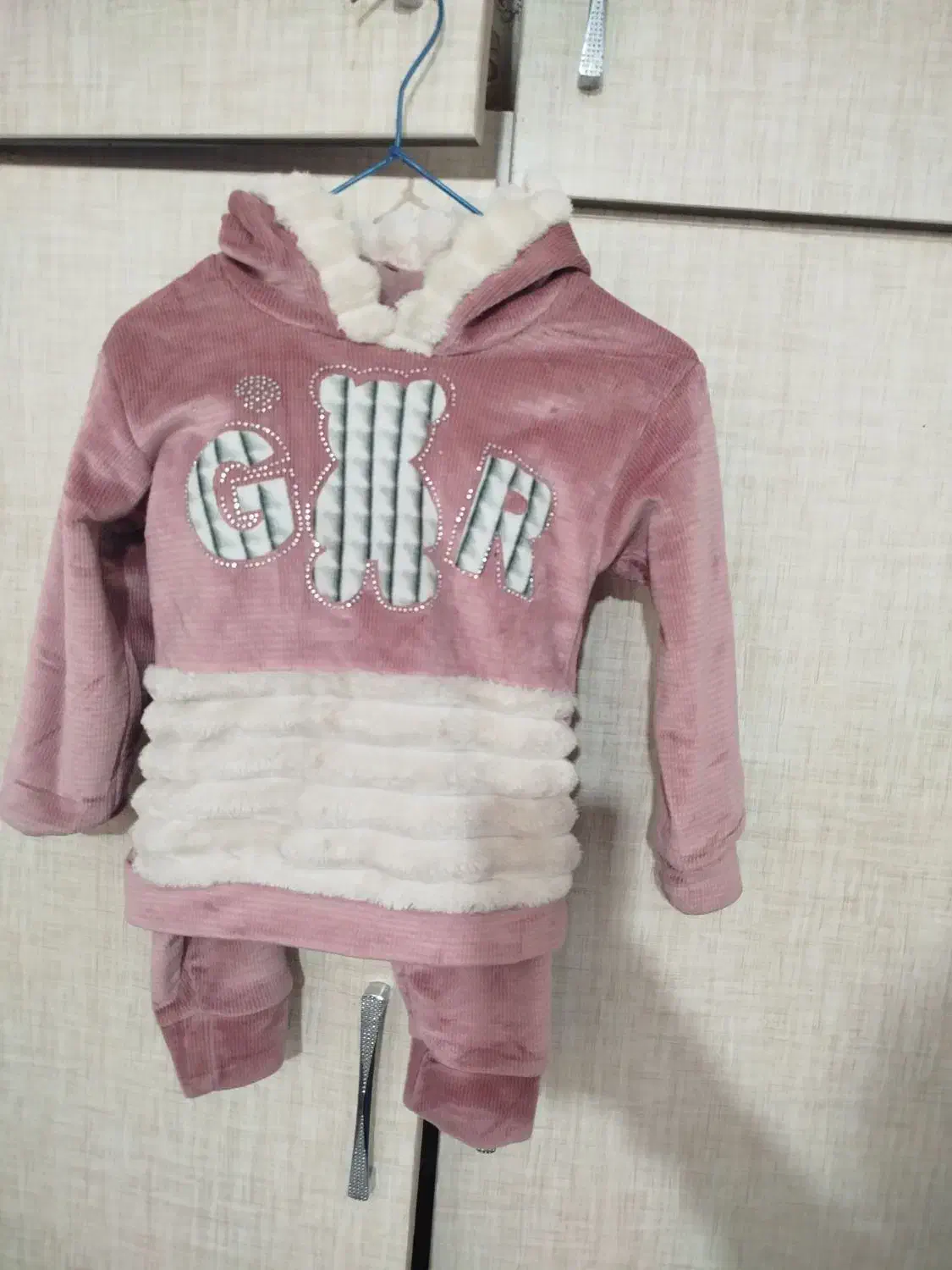 ست گرم پوش مخملی ۵۳۰تومان|کفش و لباس بچه|دهدشت, |دیوار