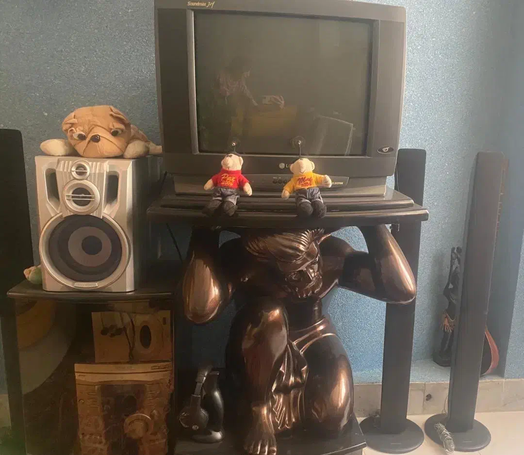 میز و تلویزیون سالم و شیک|تلویزیون و پروژکتور|اصفهان, دشتستان|دیوار