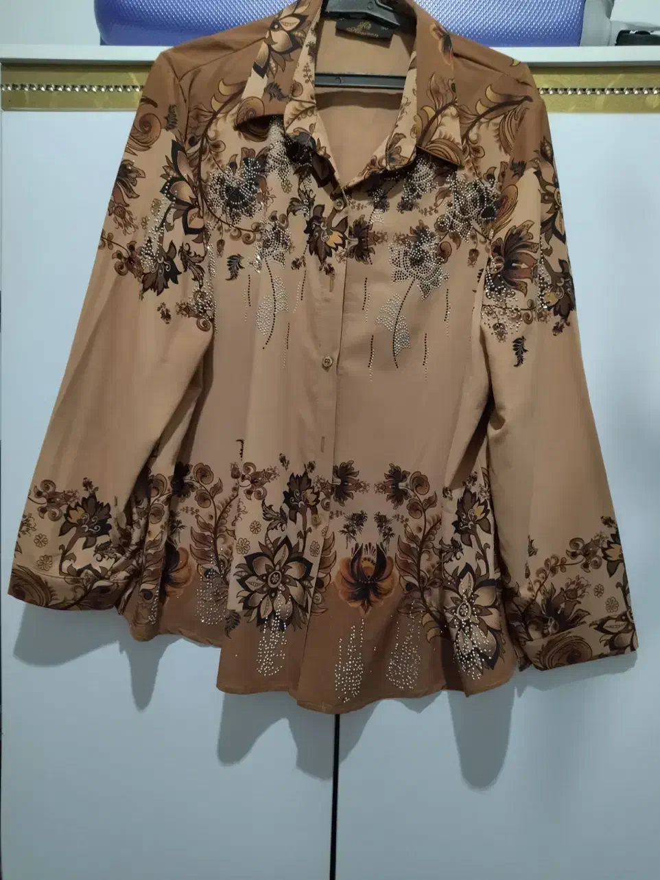 لباس مجلسی|لباس|رباط‌کریم, رباط‌کریم|دیوار