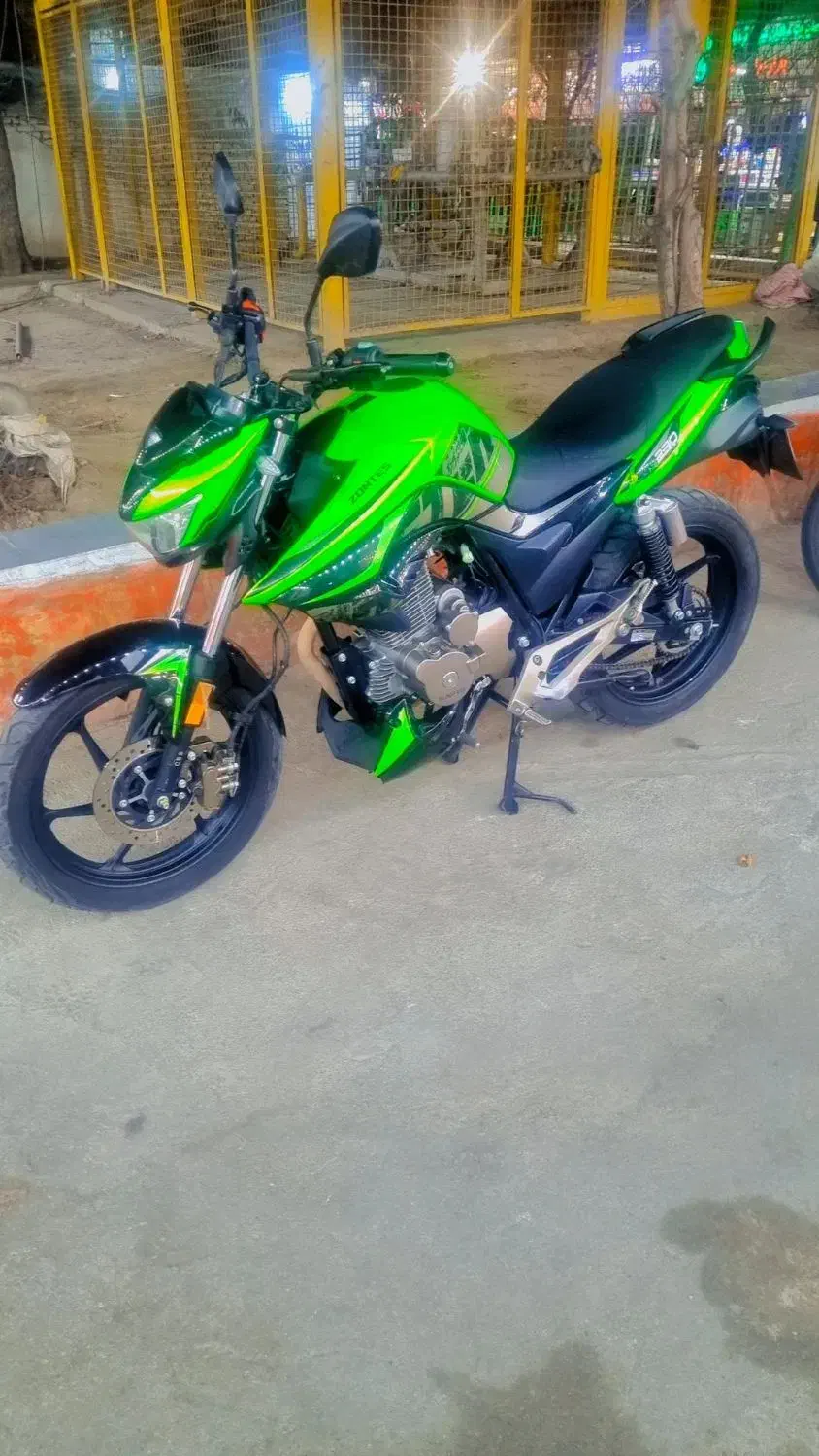 زونتس ۲۳۰|موتورسیکلت|ری, شهادت|دیوار