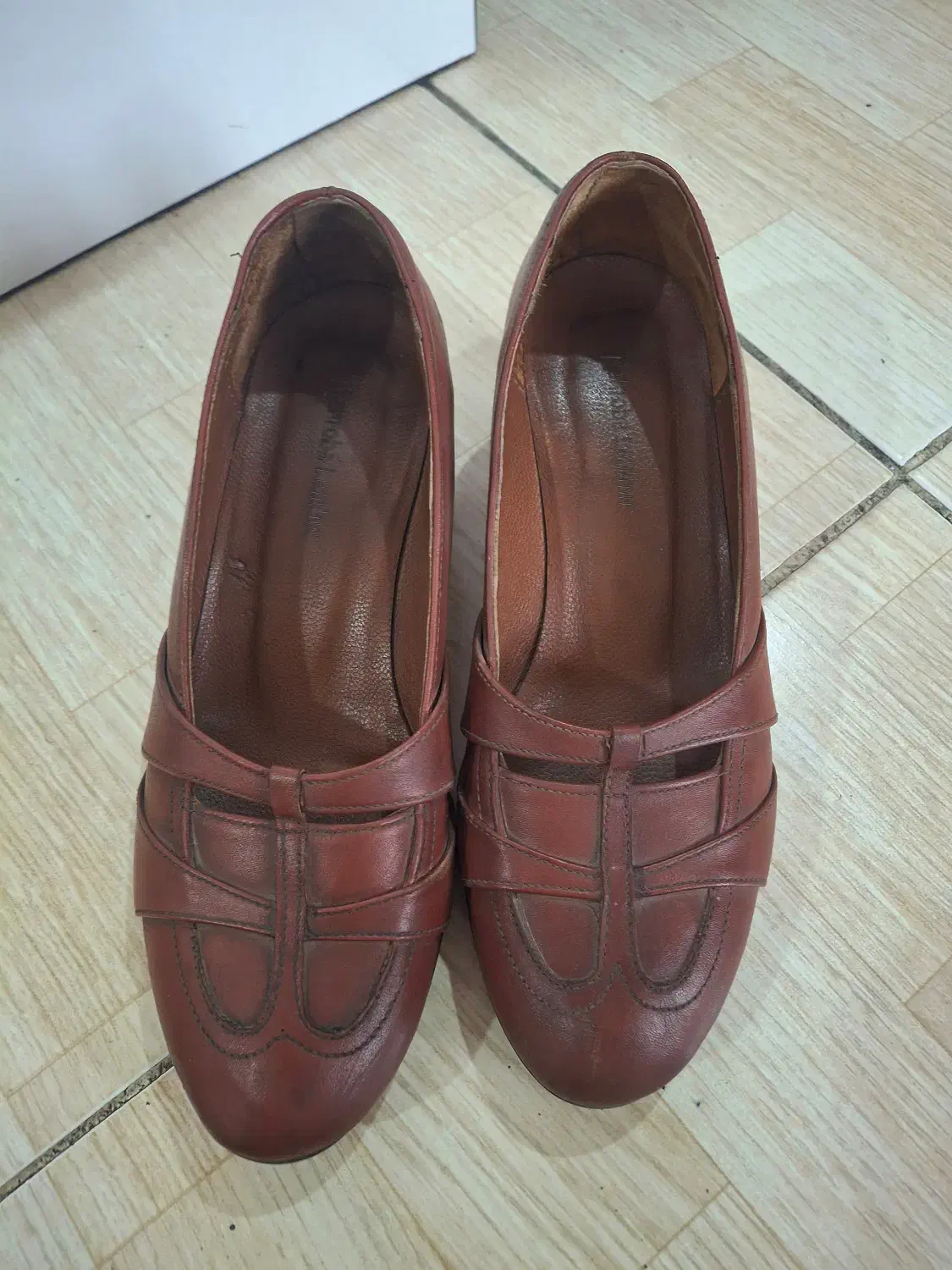 کفش سایز ۳۷ چرم طبیعی|کیف، کفش، کمربند|قم, چهل درخت‎|دیوار