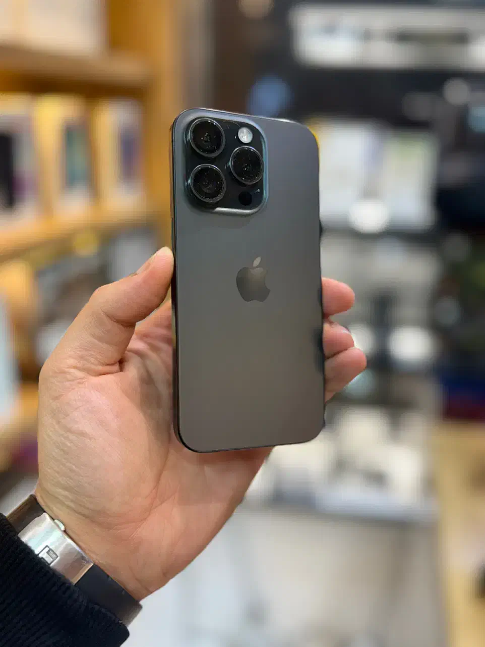 ایفون۱۵ پرو با ریجستر|موبایل|رشت, معلم|دیوار