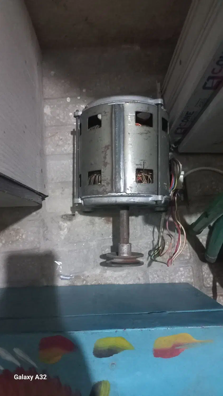 موتور لباسشویی بوش آلمانی اصل به شرط سالم با خازن|ماشین لباسشویی و خشک‌کن لباس|کرمانشاه, |دیوار